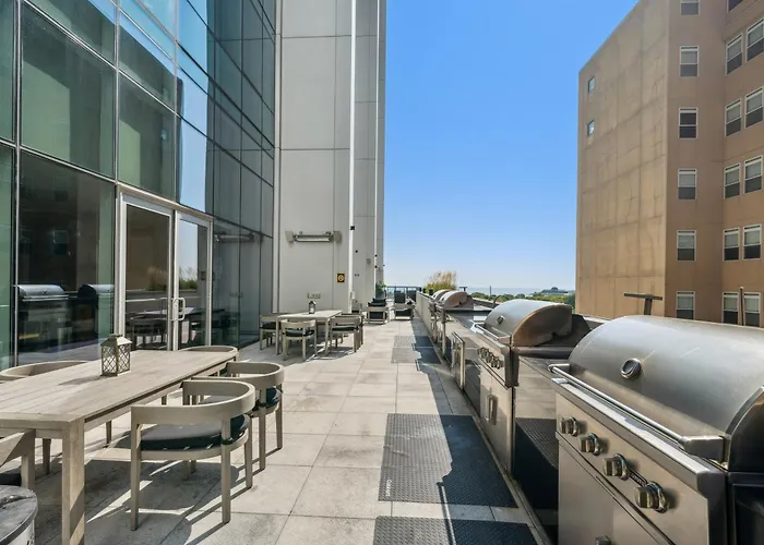 Sentral Michigan Avenue 3*